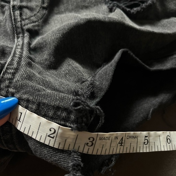 H&M Denim High Rise Distressed Cuff Cut Off Jean Shorts Summer Casual Black 6 - Picture 10 of 10